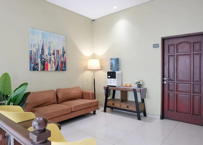 RedDoorz near Ciputra Golf Surabaya Hotel